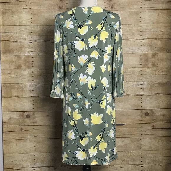 CHARMING CHARLIE SIZE MEDIUM LARGE FLORAL PRINT BELL SLEEVE V-NECK DRESS - Picture 3 of 5